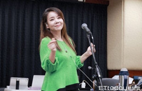 演唱会倒数3天　辛晓琪出意外「踢到违停机车」当场见血险晕倒 