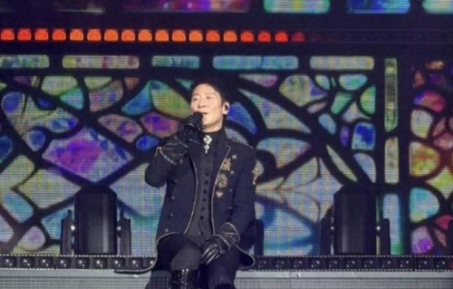 黎明出道40周年纪念演唱会开锣，林建岳携女友捧场，张学友送花篮