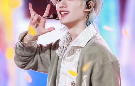 丁程鑫发布的游泳视频具体展示了什么内容？