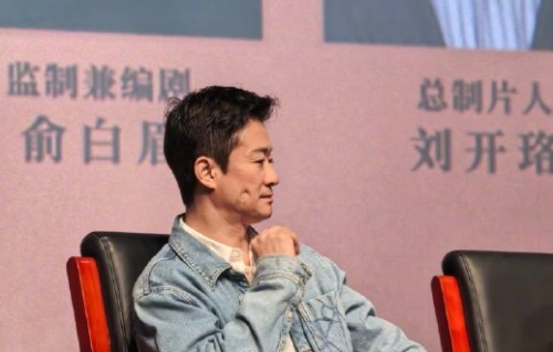 吴京近年工作强度的变化是否与其身体状况有关？