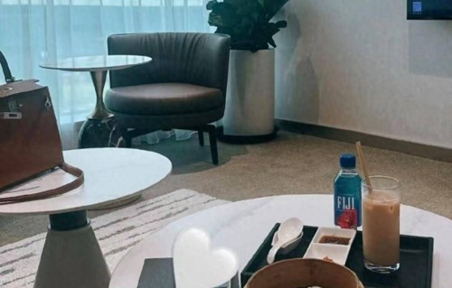 马筱梅回到北京，穿纱裙状态超好！汪宝儿出回京了，奶奶张兰的视频里却找不到他