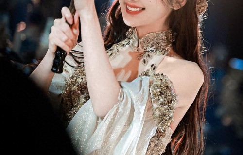 福州偶遇毛晓彤！40岁美成少女，这状态是开了挂？ 