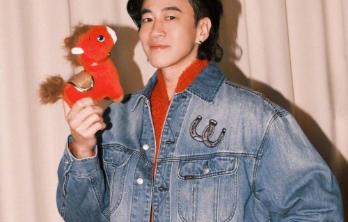 51岁何润东靠14年前项羽角色意外翻红，拿下互联网3巨头商务，他的故事给内娱上了一课