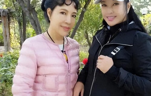 反转来了？刘晓红发声怒斥刘晓庆造谣，赞同姐姐把遗产捐给国家 