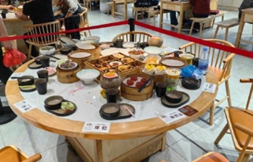 事关白鹿、孟子义、李昀锐、范丞丞等明星，网友直呼“太奇葩、倒胃口”！餐厅紧急道歉 