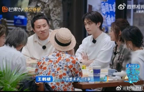 秦岚在节目中对自己‘爱干活’的性格是如何解释的？