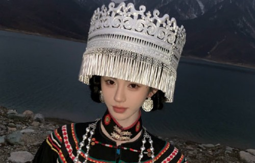 鞠婧祎这次彩排的全开麦演唱实力引发了哪些专业乐评和观众讨论？