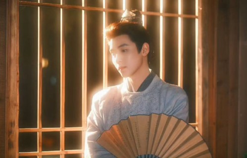 演员任豪如何通过《逐玉》李怀安一角，实现演技突破和个人形象转变？