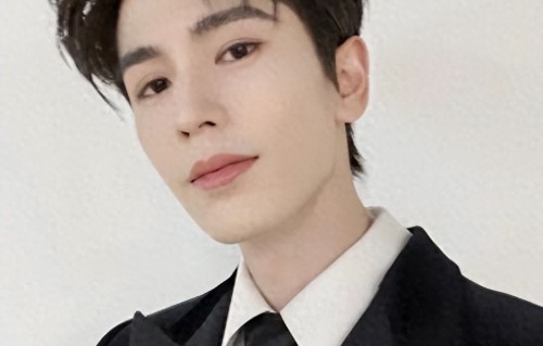 张凌赫事件持续升级！官方点名怒批，粉丝正面硬刚，这下恐要凉凉 