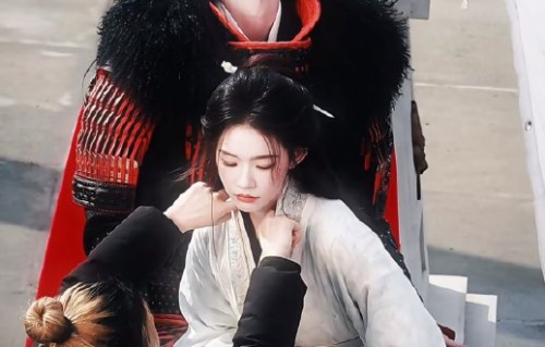 《归鸾》剧组为何会和代拍在拍摄机位上产生竞争？