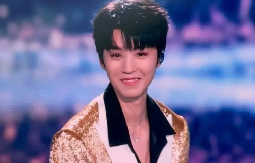 王俊凯线下活动生图曝光，工作室发布官方照片