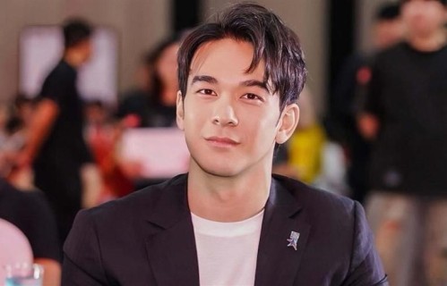 突发！香港知名男星和母亲决裂，落魄住工厦要去公厕洗澡