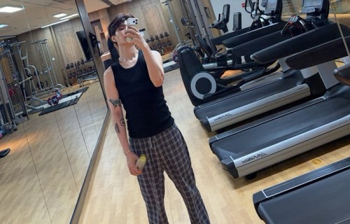 范丞丞工作室晒其健身照，第十二天坚持训练