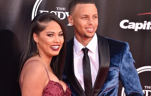 库里：我从妻子身上学到了真正的雄心和激情 库嫂：我学到了沉稳 