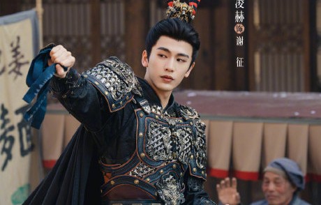 《逐玉》的成功对其他95后青年演员的演艺之路有何启示？