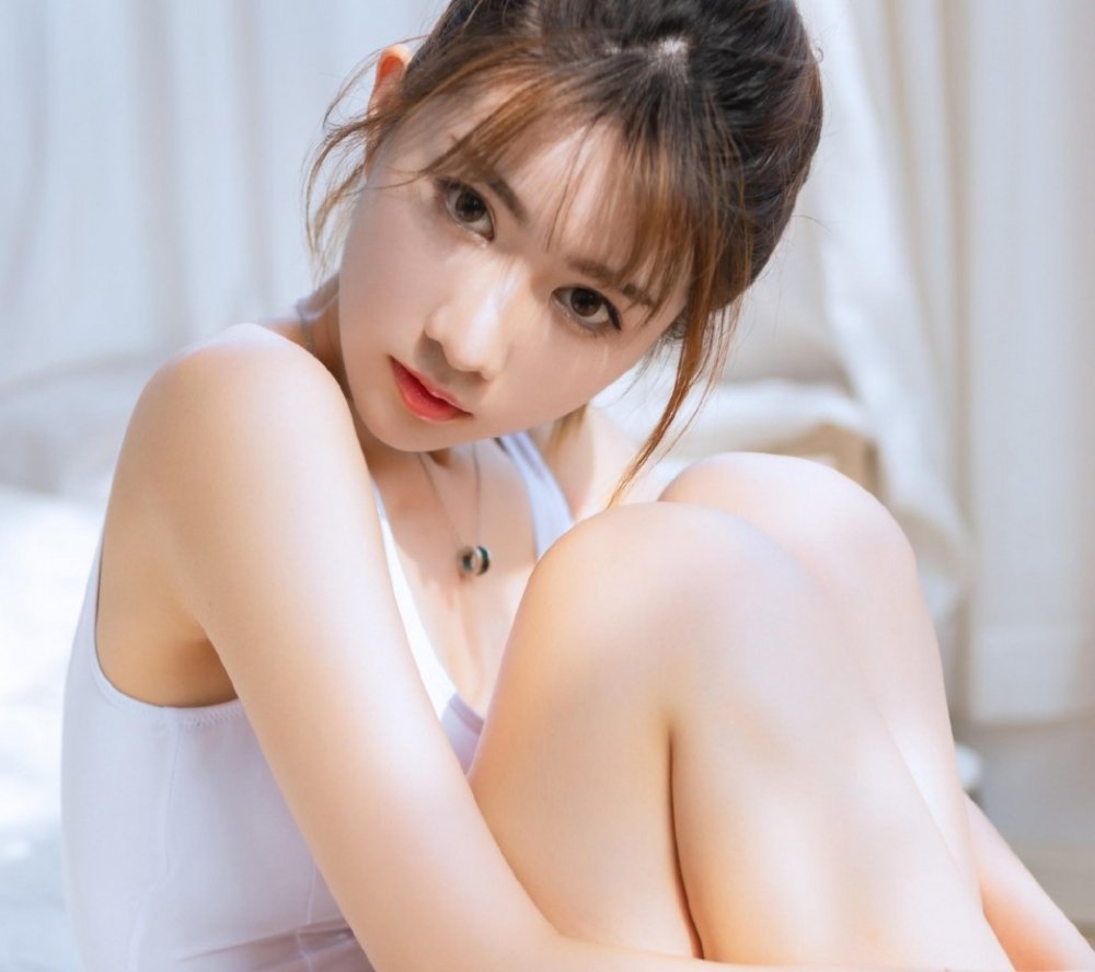 跨领域双强同框！辛芷蕾马龙上海活动热聊引热议|影后|两人|跨界|主持人|造型