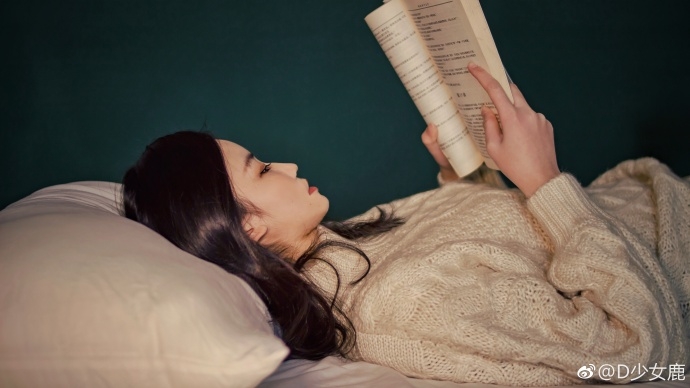 佘诗曼在《新闻女王2》中的表现获得了哪些职业成就?