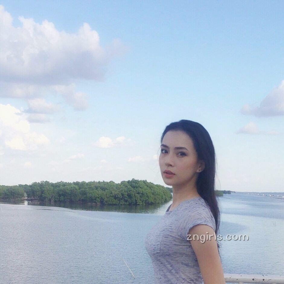 阚清子的现任老公从事什么职业,两人是如何相识的?