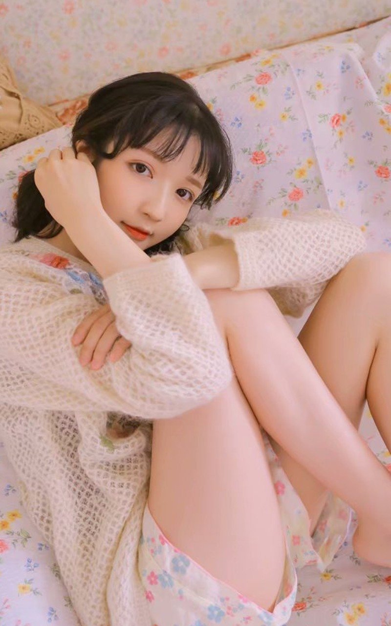 孔雪儿和邓凯在《你好星期六》上的互动体现了什么角色反差？