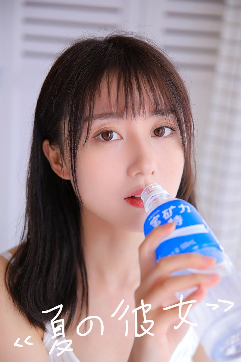 跨领域双强同框！辛芷蕾马龙上海活动热聊引热议|影后|两人|跨界|主持人|造型