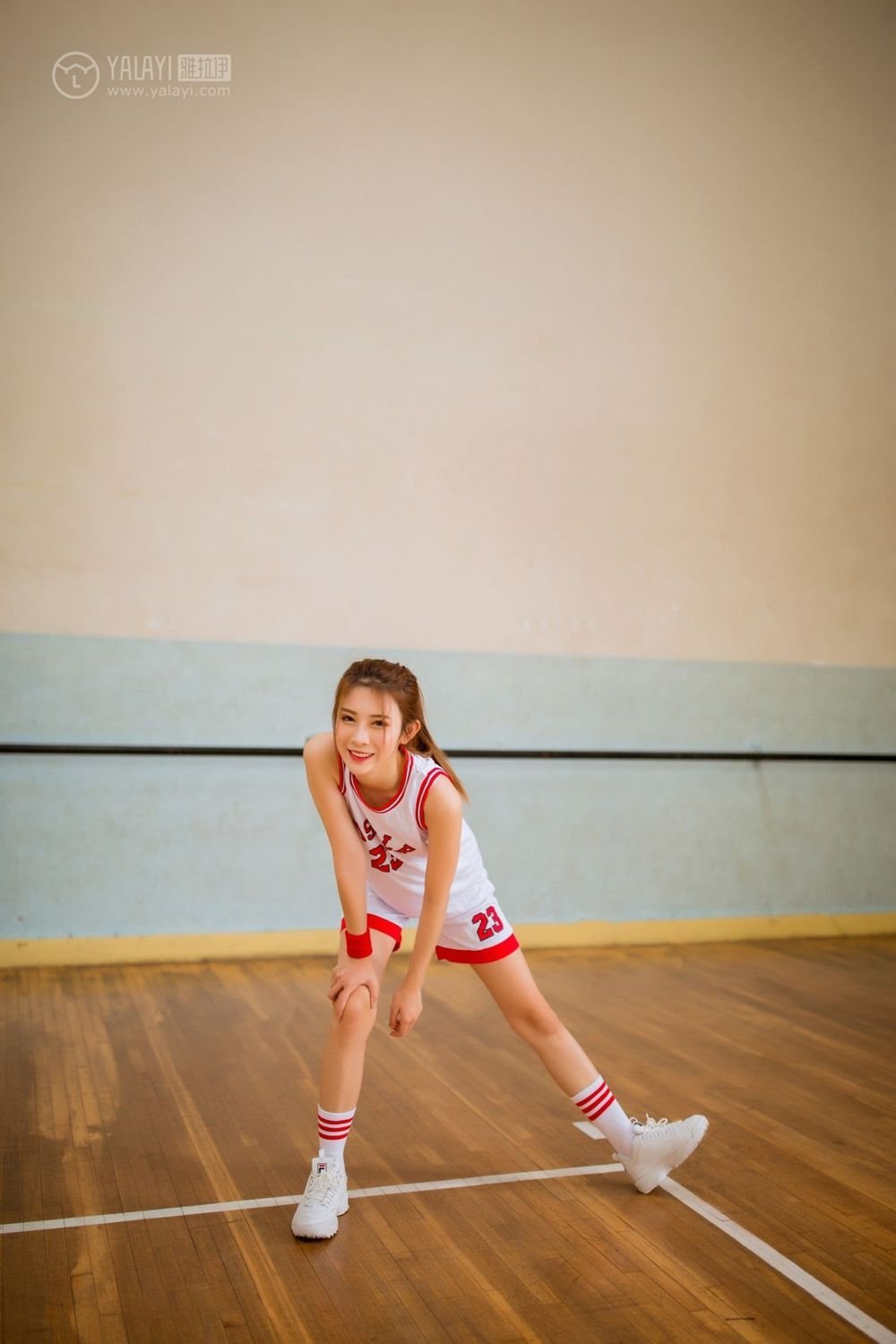 杨紫《玉兰花开君再来》路透！旗袍造型被赞贵气，搭档欧豪引热议