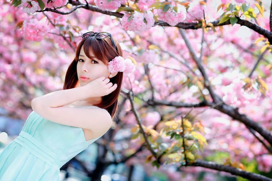 杨紫《玉兰花开君再来》路透！旗袍造型被赞贵气，搭档欧豪引热议