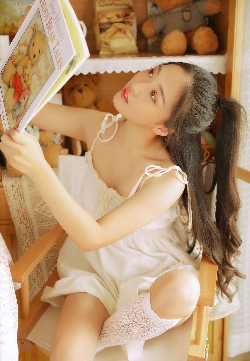 泰国女明星Janistar自曝为追中国电视剧五天不洗澡，找张凌赫的剧中同款香囊助眠 