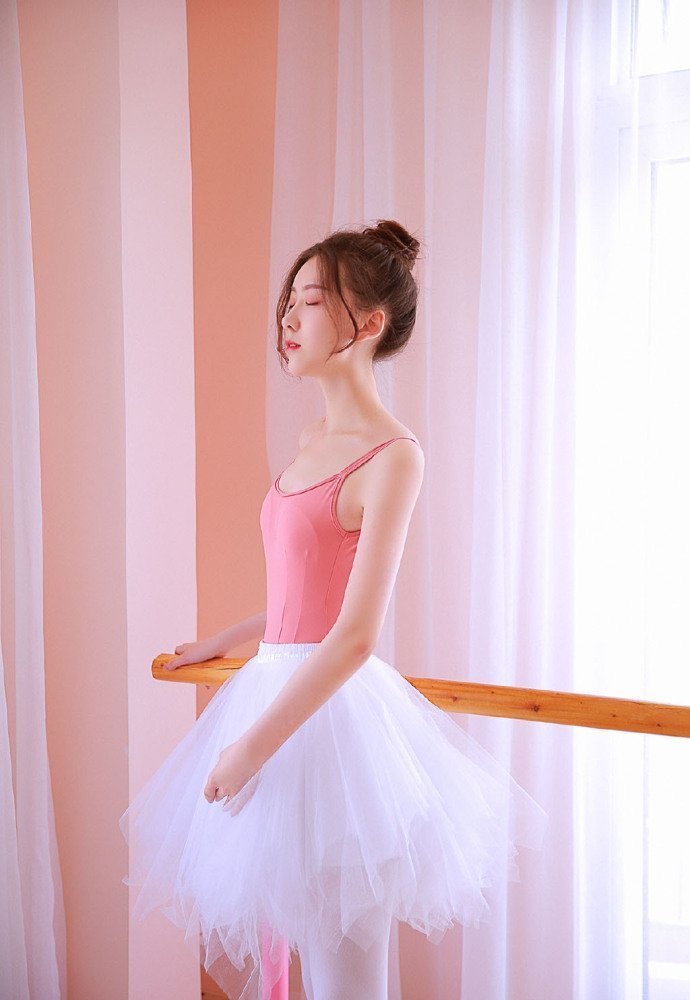 沈月称与王鹤棣为八年古董级CP，回忆菜寺场搭档