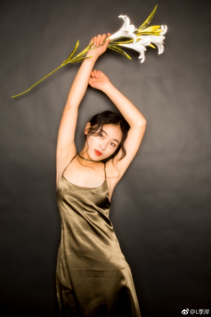 从矿工家庭到威尼斯影后，辛芷蕾的奋斗经历具体是怎样的？