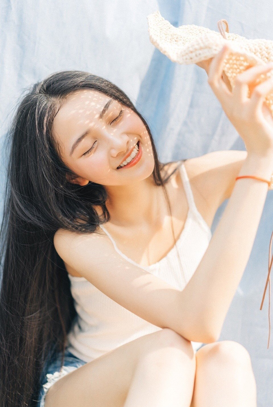 泰国女明星Janistar自曝为追中国电视剧五天不洗澡，找张凌赫的剧中同款香囊助眠 