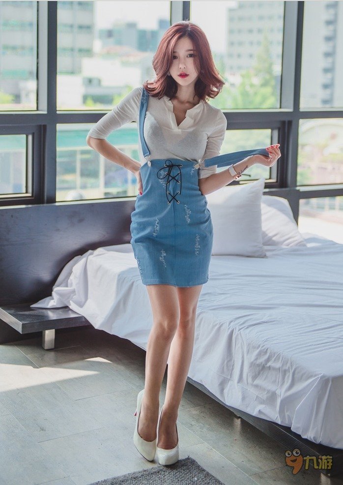 跨领域双强同框！辛芷蕾马龙上海活动热聊引热议|影后|两人|跨界|主持人|造型