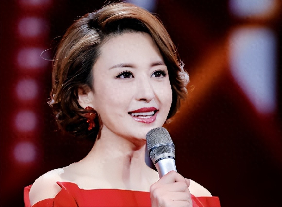 包养四个男人、嫁70岁富翁？央视主持人张蕾身上的谣言个个离谱 