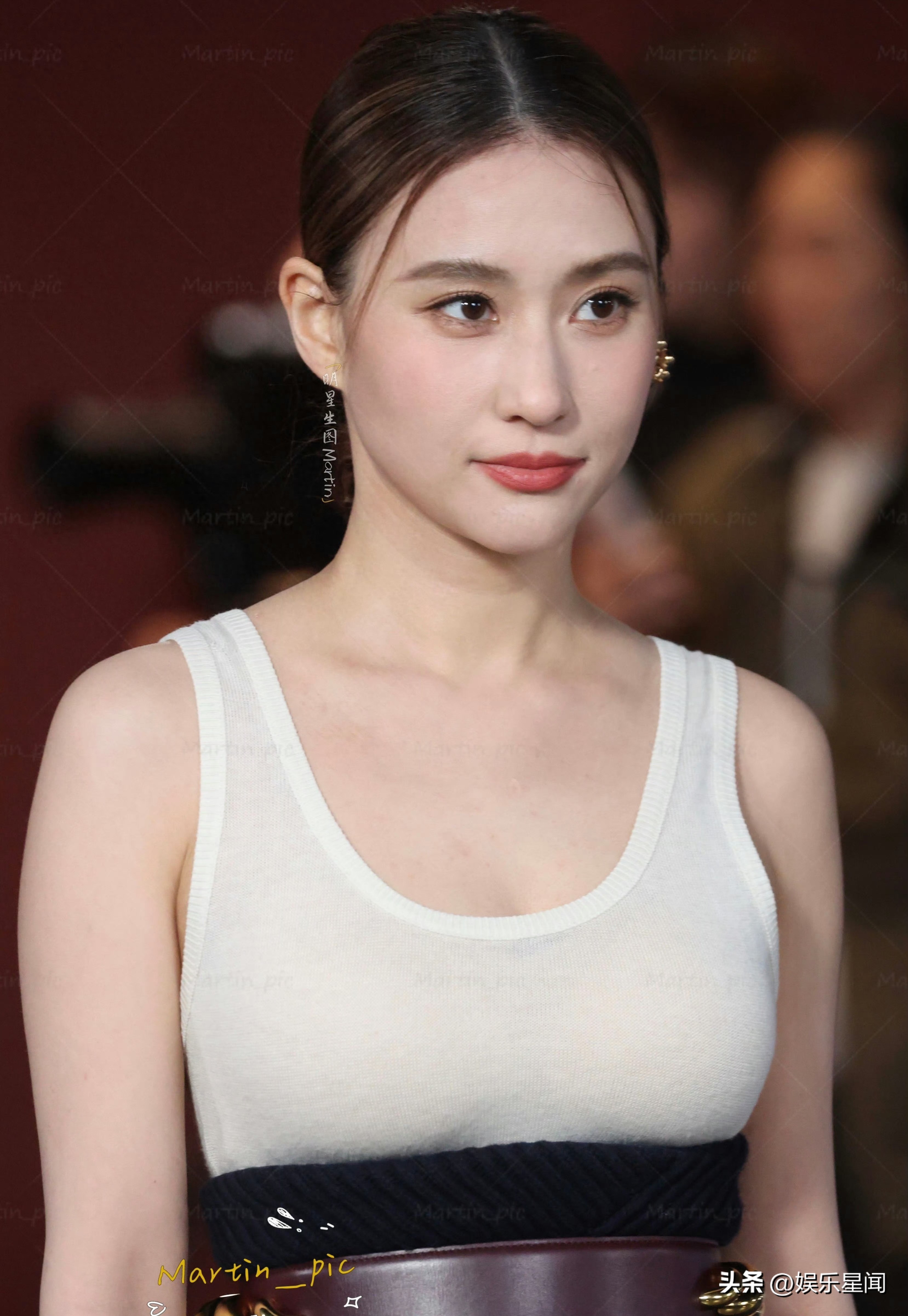 何超莲亮相上城士非遗巡游展，优雅从容的气质温柔又有韵味！ 