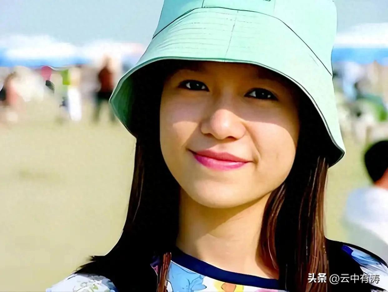 49岁翁帆终于露面！一句话击碎出国谣言，选择留在国内陪父母 