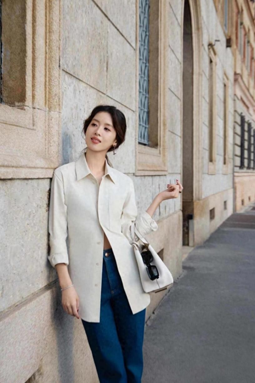 600亿身价的“章泽天”风格大变，穿衬衫+牛仔裤，一看就是有钱人 