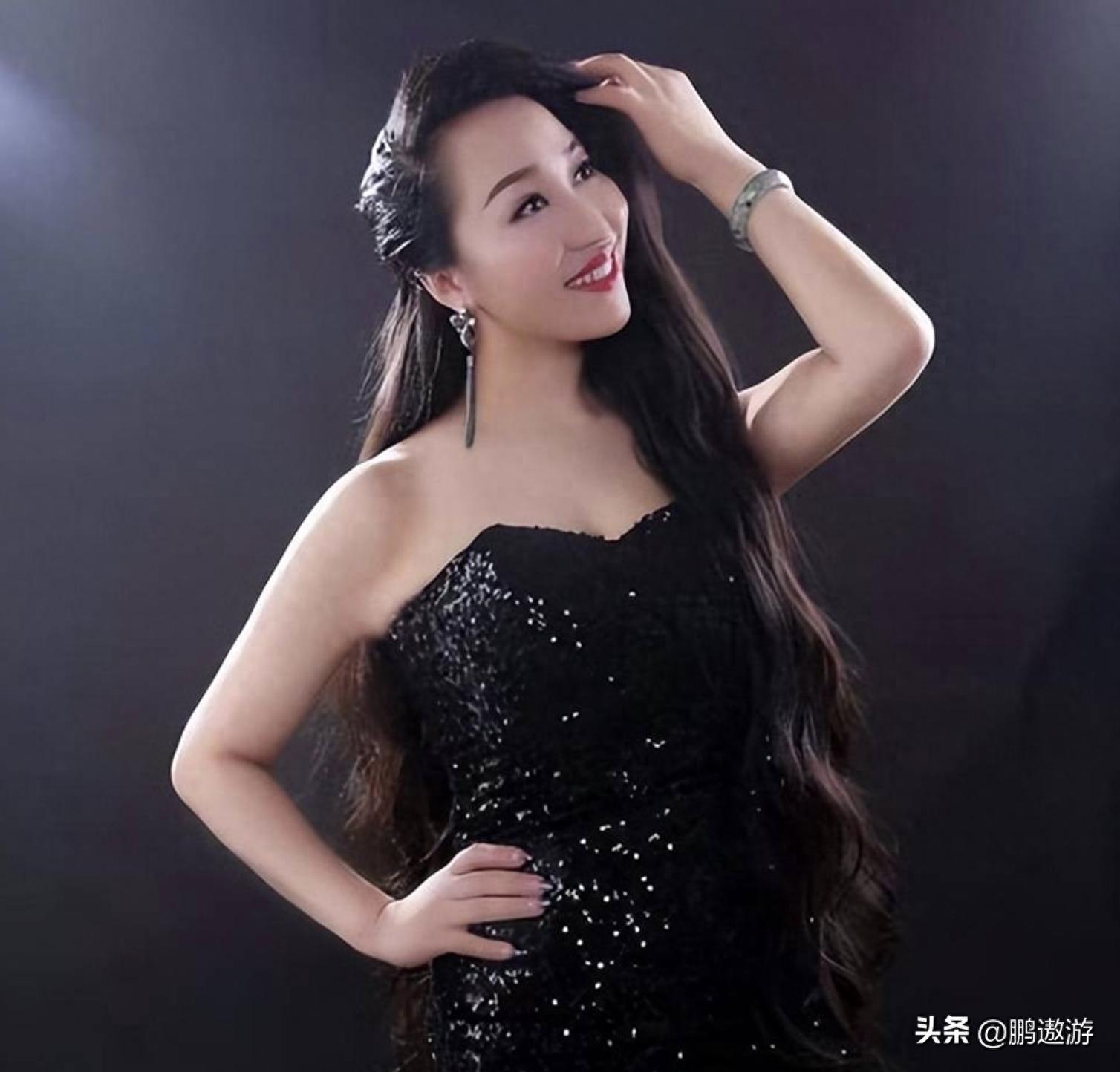 她是知名女歌手，从得病到离开仅半年时间，曾担任星光大道评委 