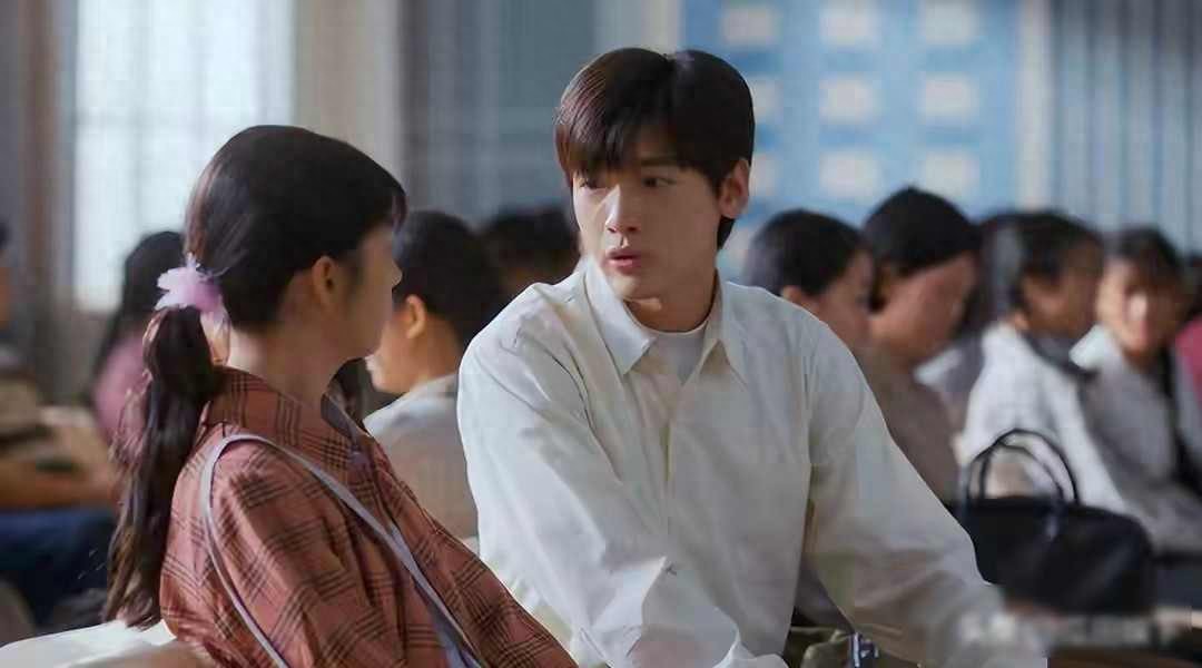 脸没恢复就别出来拍剧了，顶着肿胀脸、大刀双眼皮，太让人出戏了 