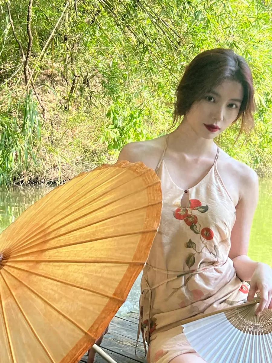 方圆，这位千万粉丝的网红颜值身材美的说 