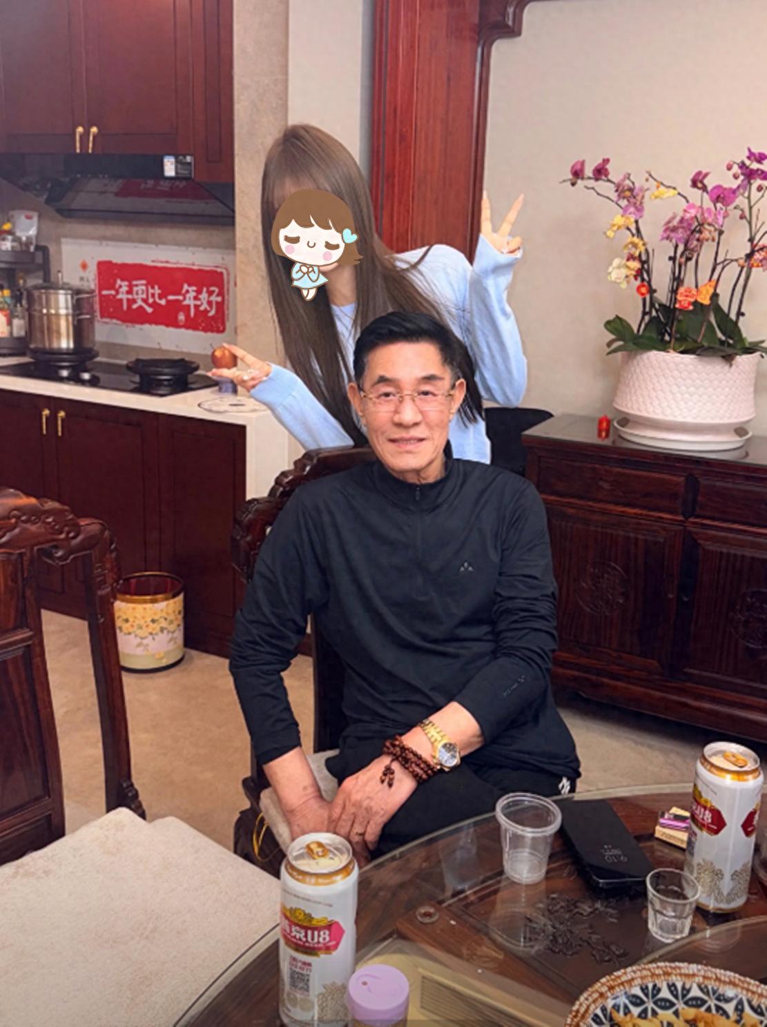 71岁杜志国回老家走亲，桌上6素1肉没硬菜，和家人一起追杜淳新剧 