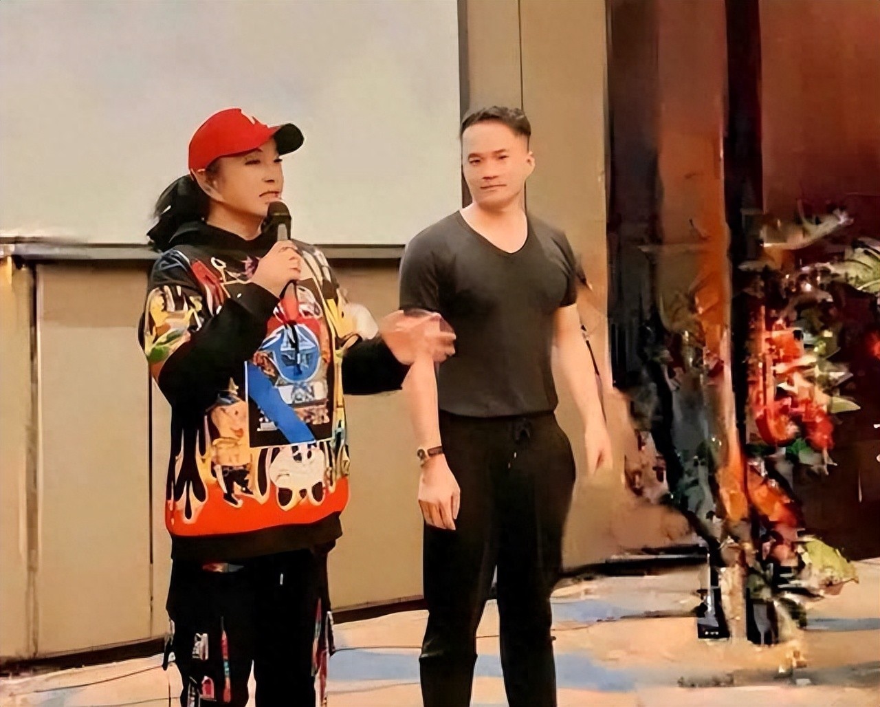 曾与大38岁刘晓庆同居6年,如今38岁穷到交不起租,相亲遭拒崩溃