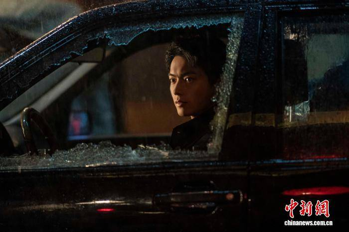 《方圆八百米》人物海报。剧方供图