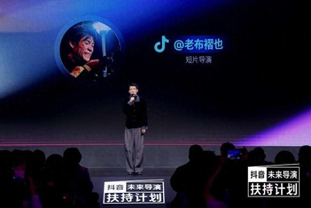 创作者“老布褶也”现场讲述短片拍摄的幕后故事。主办方供图